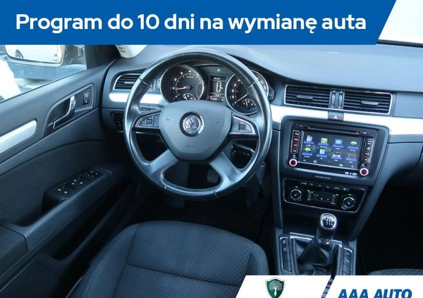 Skoda Superb cena 50000 przebieg: 121229, rok produkcji 2014 z Orzesze małe 326